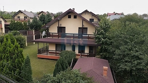 Vilă individuală în Bârnova , Saună, foișor și curte amenajată. - imagine 3