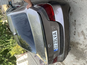 Caut să vând urgent e60 525d facelift 2010 pt pasitonti e o masina foarte frumoasa  - imagine 3