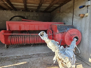 Vand Tractor U445 si Presa - imagine 5