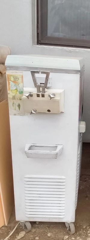 Vand masina de înghețată 