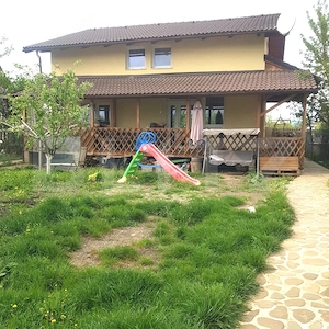 Casă deosebită din lemn masiv de stejar | 125 mp utili | Teren 700 mp | Bod, BV