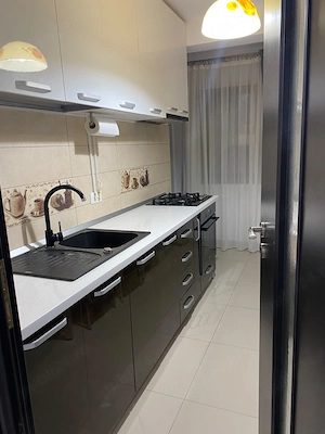Închiriez apartament cu o camera plus balcon,46 metri pătrați  - imagine 9
