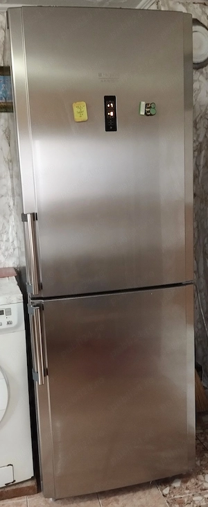 Combină frigorifică   Frigider Hotpoint Ariston de 450 de litri, Full No Frost, clasa A++