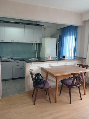 Zona Semiluna, 2 camere decomandat etajul 4 din 10-cu lift, mobilat si utilat - imagine 2