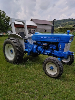 Tractor Ford 5000 - imagine 2