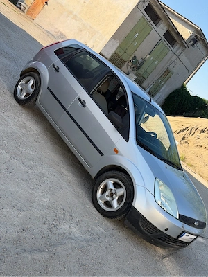 vand ford fiesta  - imagine 3