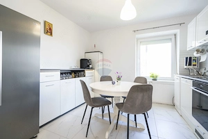 Apartament cu 4 camere de vânzare în zona Decebal - imagine 3