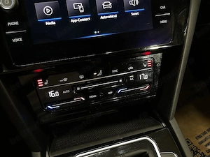 Volkswagen Passat - imagine 18