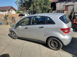 vind mercedes B180 stare foarte buna acte la zi - imagine 4