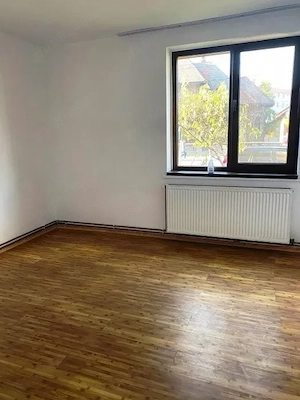 Proprietar, vând apartament cu 2 camere, decomandate situat pe bulevardul Republicii. - imagine 2