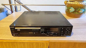 Vând CD Player Sony  model CDP-103 defect