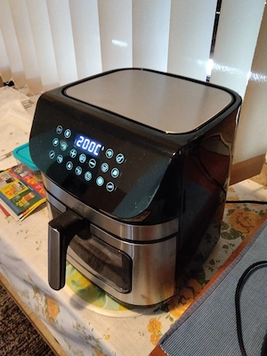 Friteuza Aer Cald (Airfryer) + Hartie de copt pentru AirFryer rotund 24 cm, 50 buc