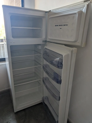 Vând frigider în stare foarte bună de funcționare 