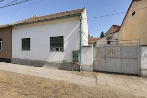 Casă din cărămidă, 6 camere, zona Pârneava, str. Eftimie Murgu
