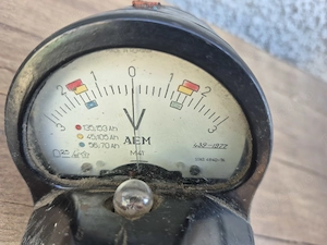 Voltmetru 135;153 Ah 45;105 Ah 56;70 Ah