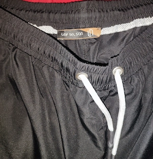 Vând pantaloni scurți de bărbați leif Nelson originali mărimea L 