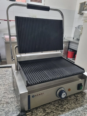 Grill Profesional Hendi Panini 2200W   Plăci Fontă Striate