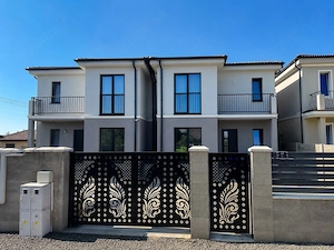 Duplex despartit prin camera tehnica 120mp utili Toate Utilitatile