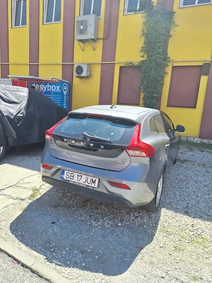 vand volvo v40 2018 - imagine 3