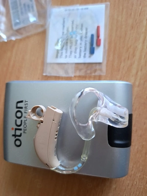 Aparat auditiv Oticon Swift 70+ dreapta ca nou nefolosit, rezerva