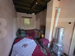 Casa tărănească in centru Hătuica - imagine 5