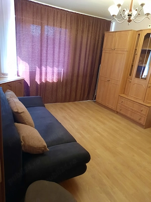 PROPRIETAR , Inchiriez apartament cu o camera , etajul 1 din 4 
