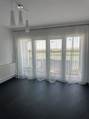 De vanzare apartament cu 3 camere, zona Faleza, etaj 7/8, 149.000 euro - imagine 2