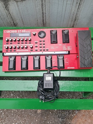 Vand multiefect chitara bas Boss GT-6B