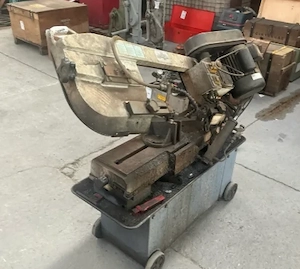 Ferăstrău cu banda HBM 712 metalic