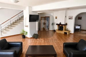 Pensiune 8 camere + Apartament , Moieciu   5 km de Castelul Bran - imagine 2