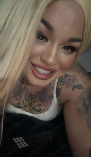 Adella nouă în România  transexuala 
