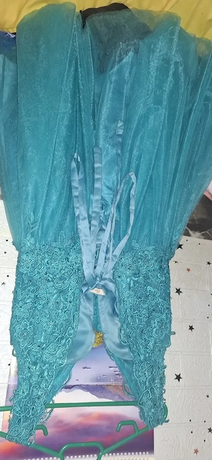 Rochie elegantă pentru evenimente si fete frumoase 