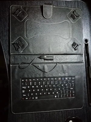 husa cu tastatura universala tablete intre 8"-11"