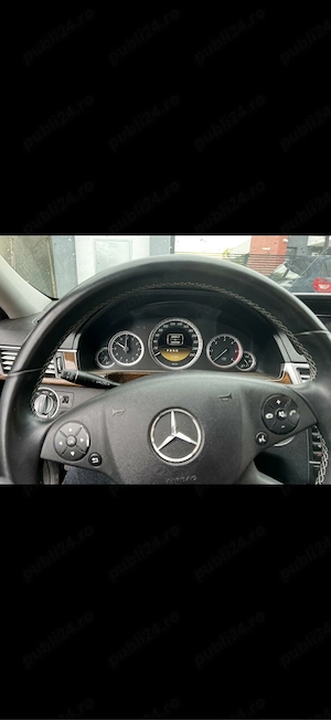 vand mercedes e 220 disel an 2012  se aude ceva la moror cind se incalzeste  - imagine 3
