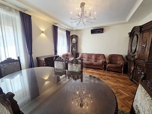 Apartament 3 camere de închiriat