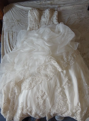 vând rochie de mireasa