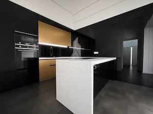 Apartament cu 5 camere, circular, in Piata Sf. Maria
