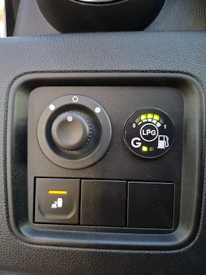 Dacia Duster 4x2 1.6 SCe (benzină,aspirat) cu GPL din fabrică Euro6 - imagine 6