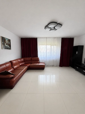 Proprietate cu 4.044 mp teren | Casa + anexe|40 50 min Buc | Dragoesti - imagine 3