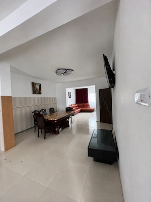 Proprietate cu 4.044 mp teren | Casa + anexe|40 50 min Buc | Dragoesti - imagine 4