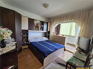 Decomandat, etaj1, Living + 2 dormitoare  boxa 14 mp, 2 balcoane, Triaj, Brasov - imagine 18
