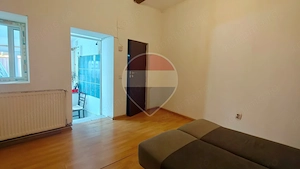 Casă / Vilă cu 3 camere de vânzare în zona Schei - imagine 3