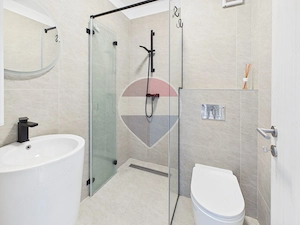 Apartament cu 3 camere de vânzare cu parcare subterana, nemobilat - imagine 8