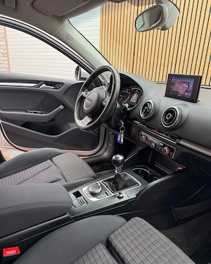 AUDI A3. 2,0 TDI . Navi. Bi-Xenon. Rar+Itp. Garantie 12 luni. Buy-Back. Test-Drive.  - imagine 8