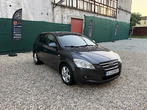Kia Ceed  1.4 benzina    109 CP   2009 UNIC Proprietar - imagine 2