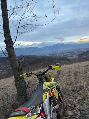 cross suzuki