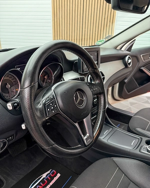 MERCEDES GLA 200 . Cutie Automata + padele . Garantie 12 luni . Buy-Back . Test-Drive .  - imagine 16