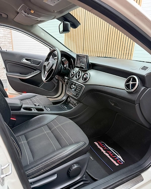 MERCEDES GLA 200 . Cutie Automata + padele . Garantie 12 luni . Buy-Back . Test-Drive .  - imagine 15