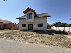 Casa la gri, 4 dormitoare, 3 bai, teren 400 mp - imagine 2