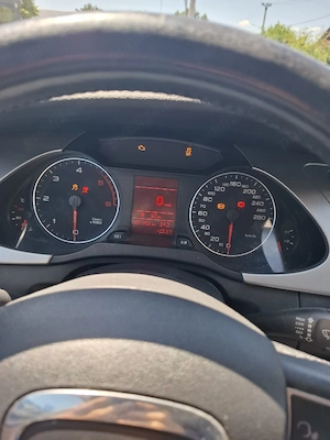 vand audi a4 an 2011 - imagine 3